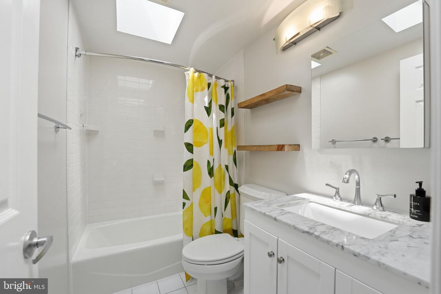 822 Constitution Avenue NE photo 26