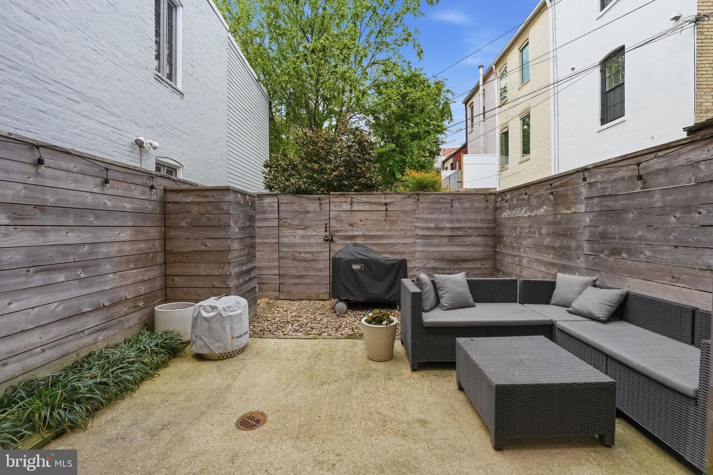 822 Constitution Avenue NE photo 28