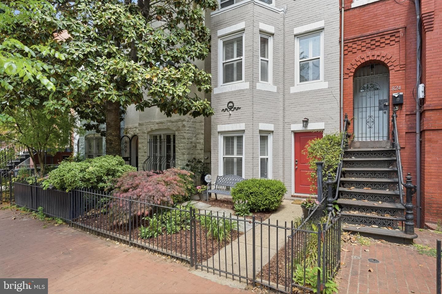 822 Constitution Avenue NE photo 3