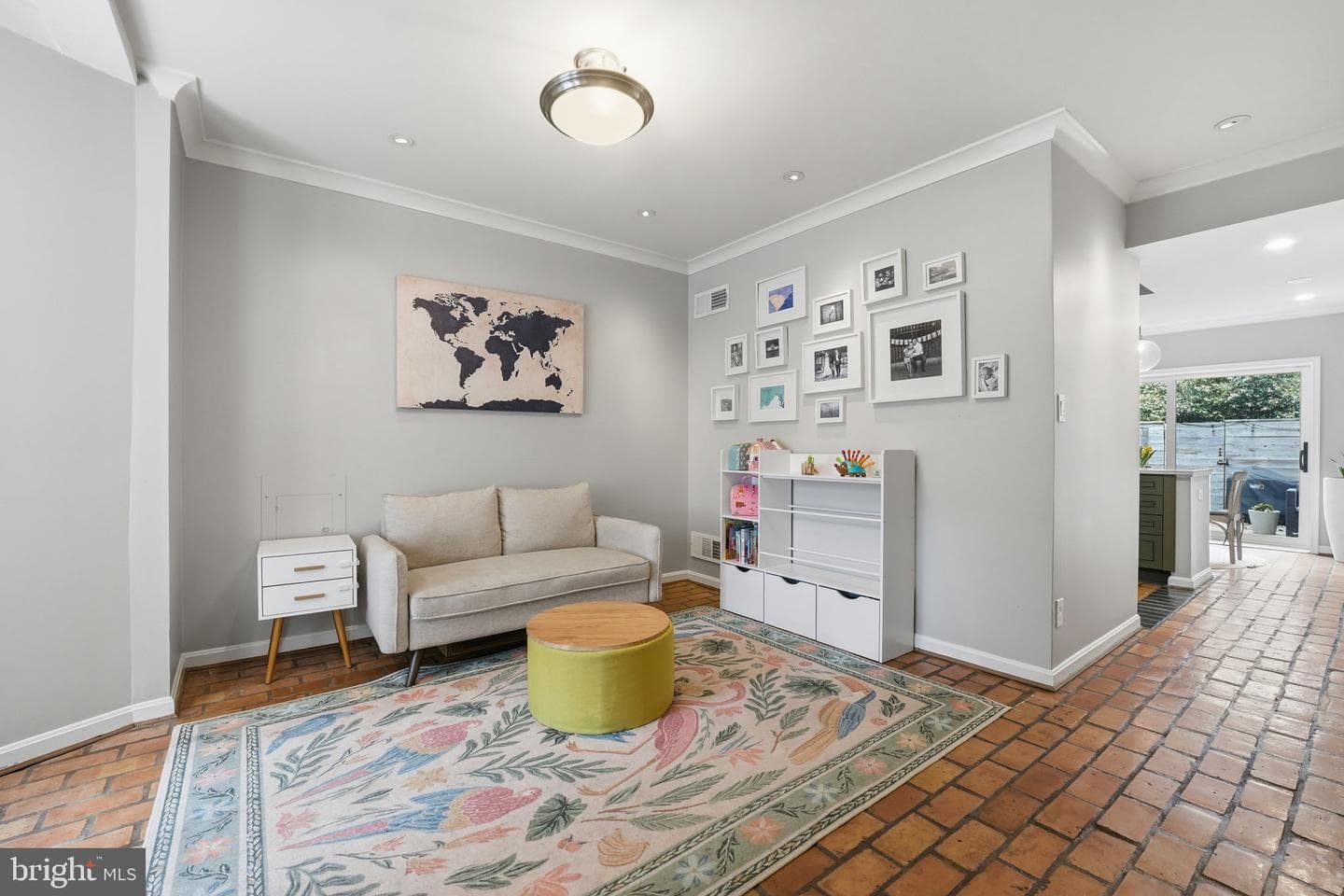 822 Constitution Avenue NE photo 5