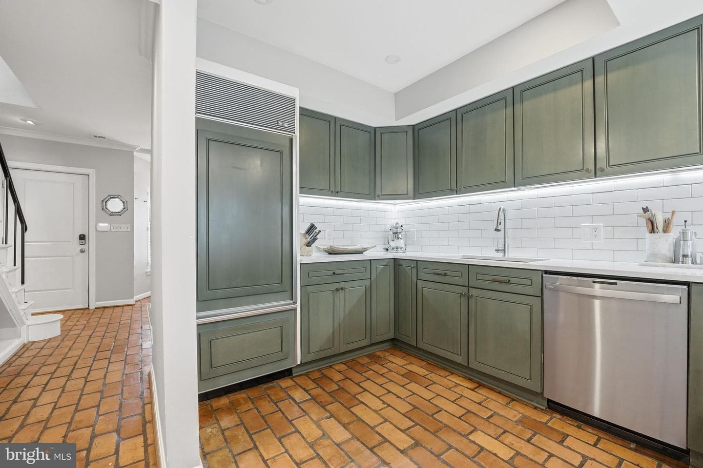 822 Constitution Avenue NE photo 8