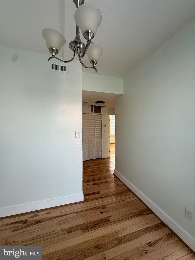 528 Hobart Place NW photo 31