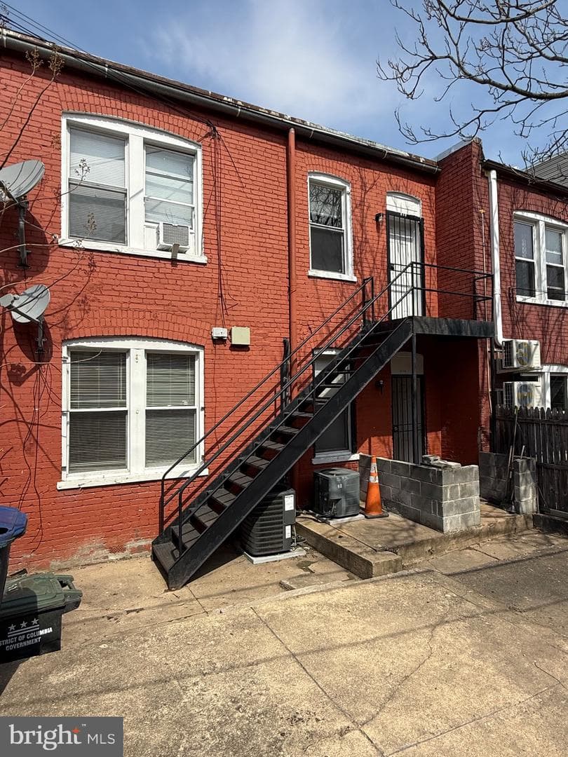 528 Hobart Place NW photo 45