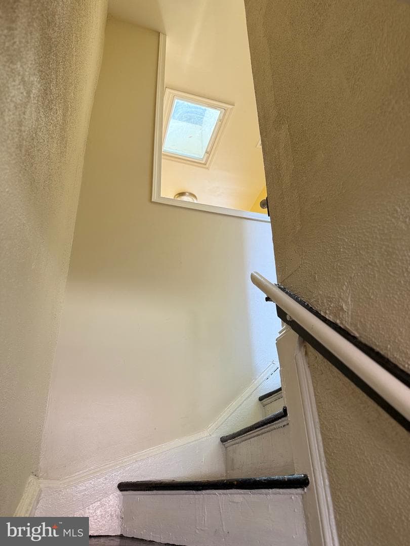 528 Hobart Place NW photo 7