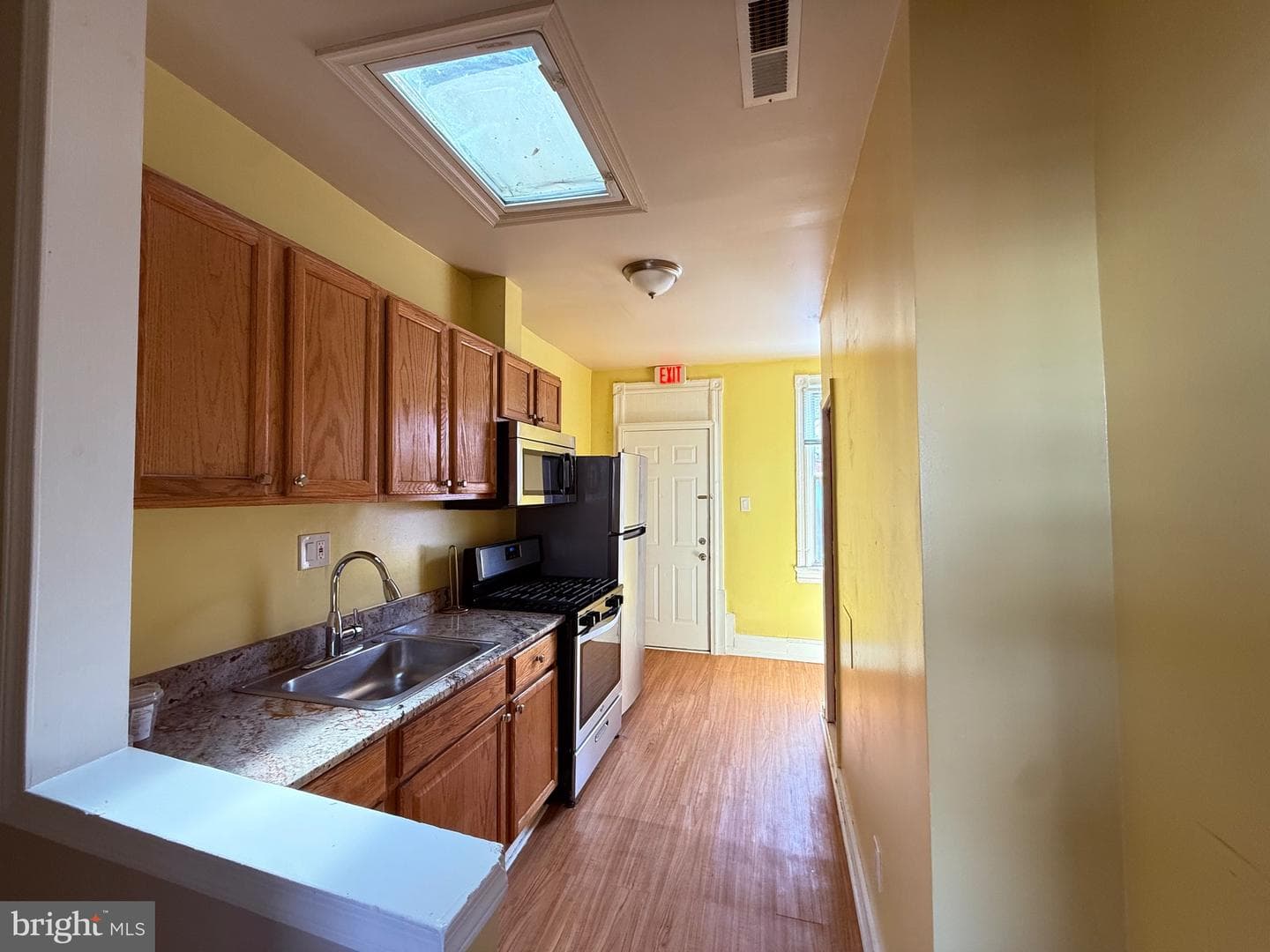 528 Hobart Place NW photo 9