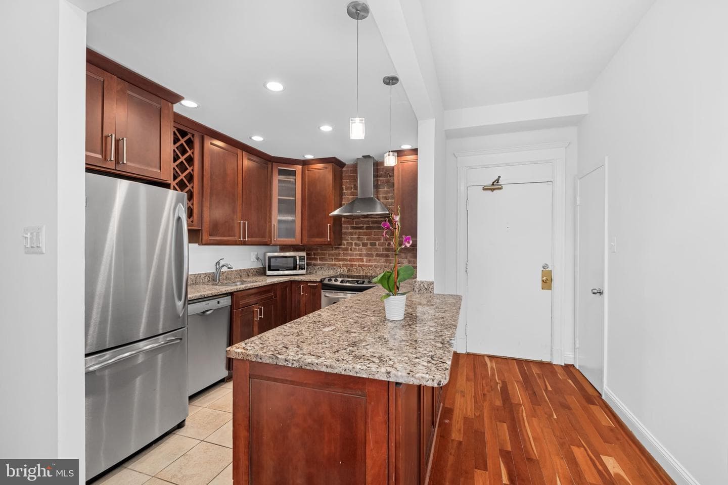 1855 Calvert Street NW #102 photo 4