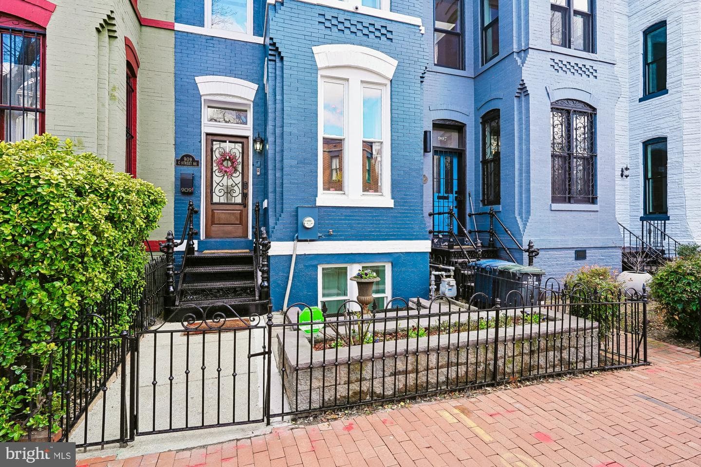 909 C Street NE photo 4