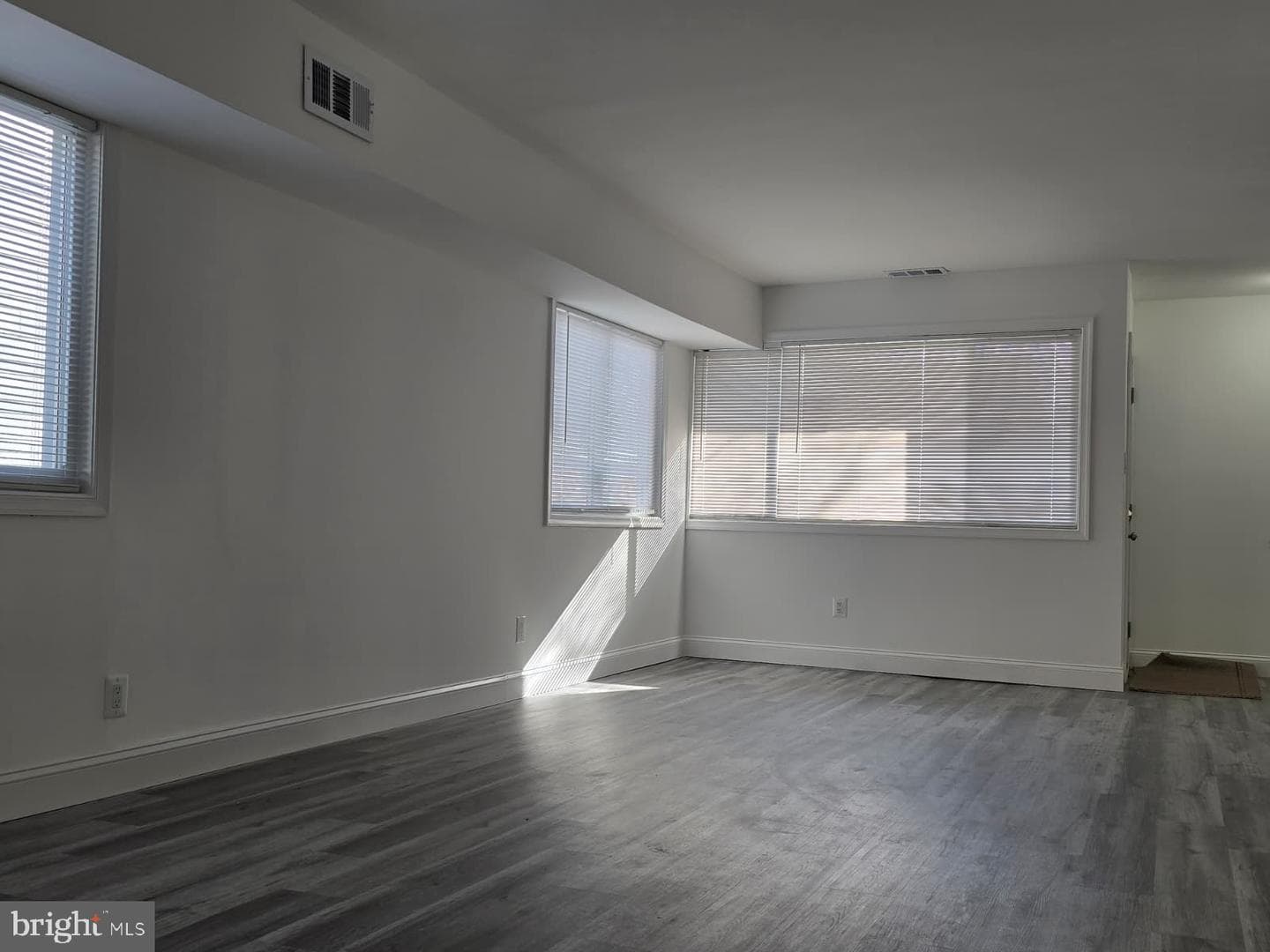 5320 Jay Street NE photo 9