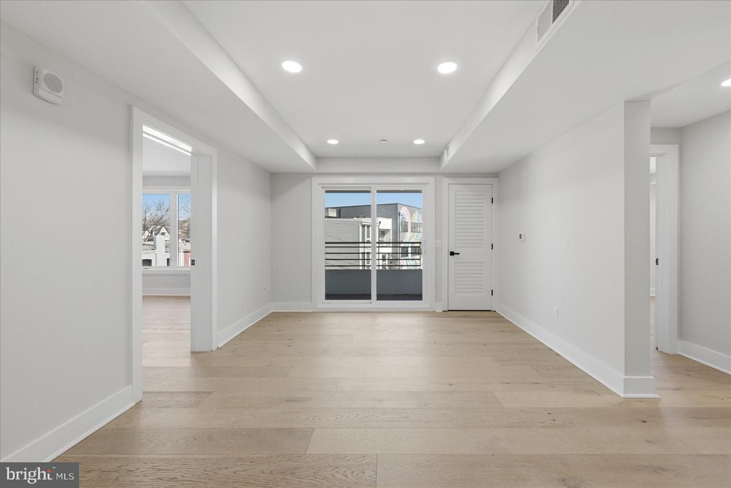 919 12th Street NE #303 photo 4