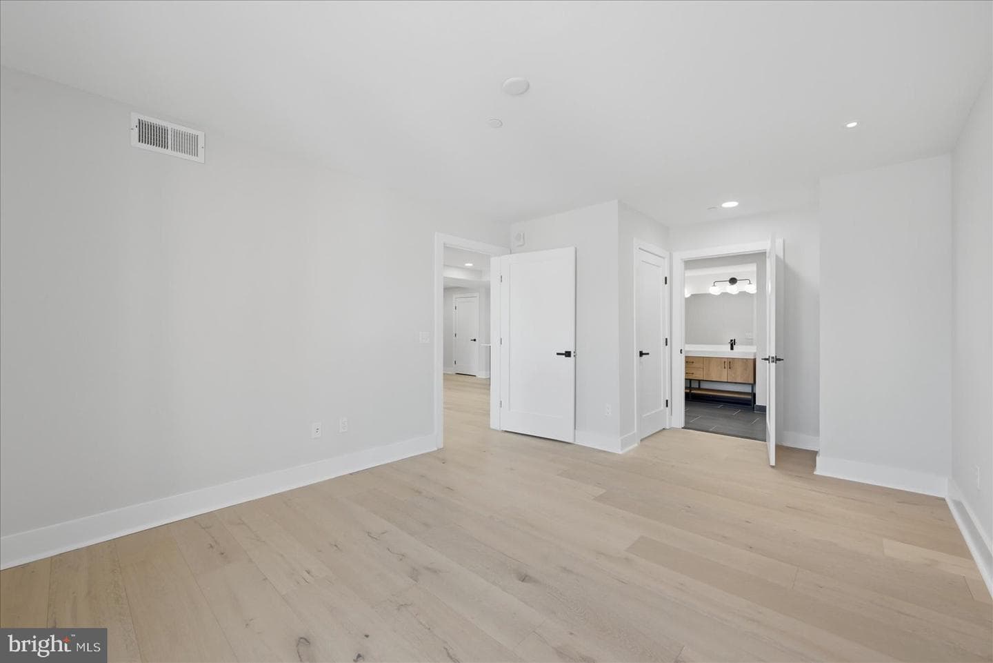 919 12th Street NE #303 photo 8