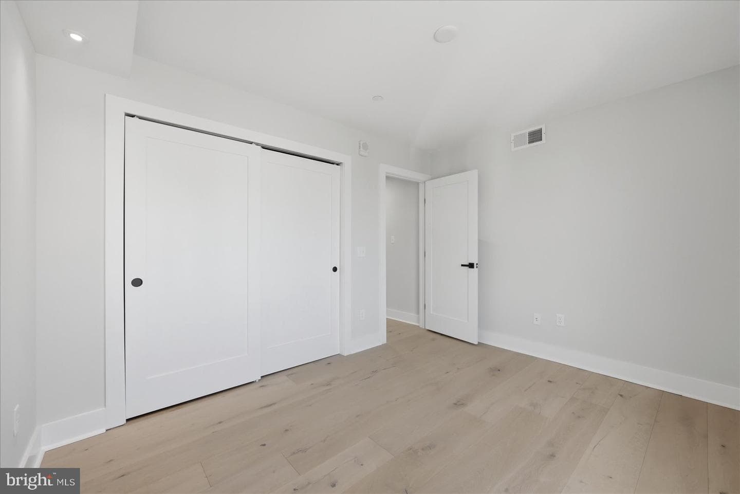 919 12th Street NE #303 photo 9
