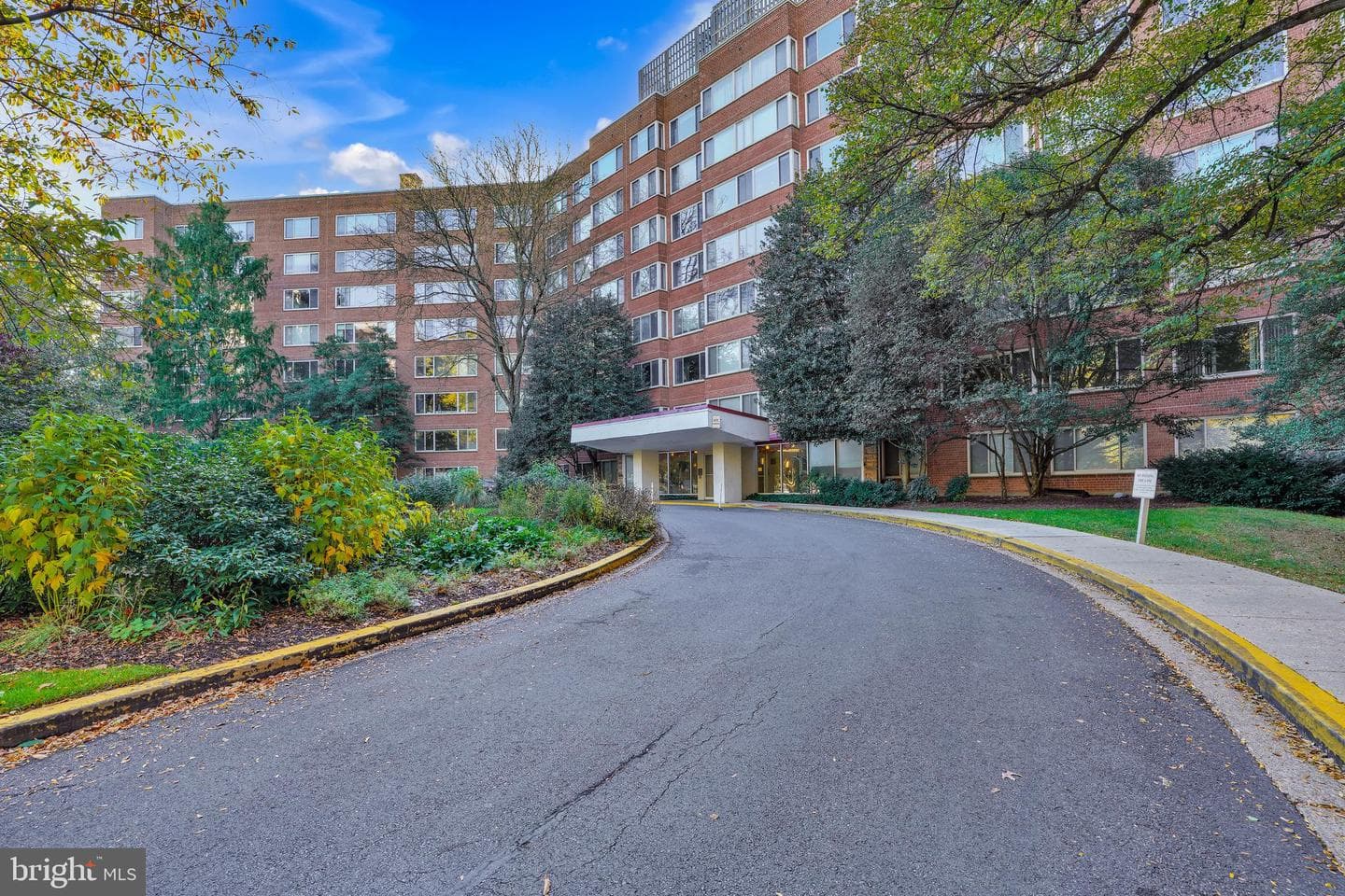 4000 Tunlaw Road NW #220 photo 2