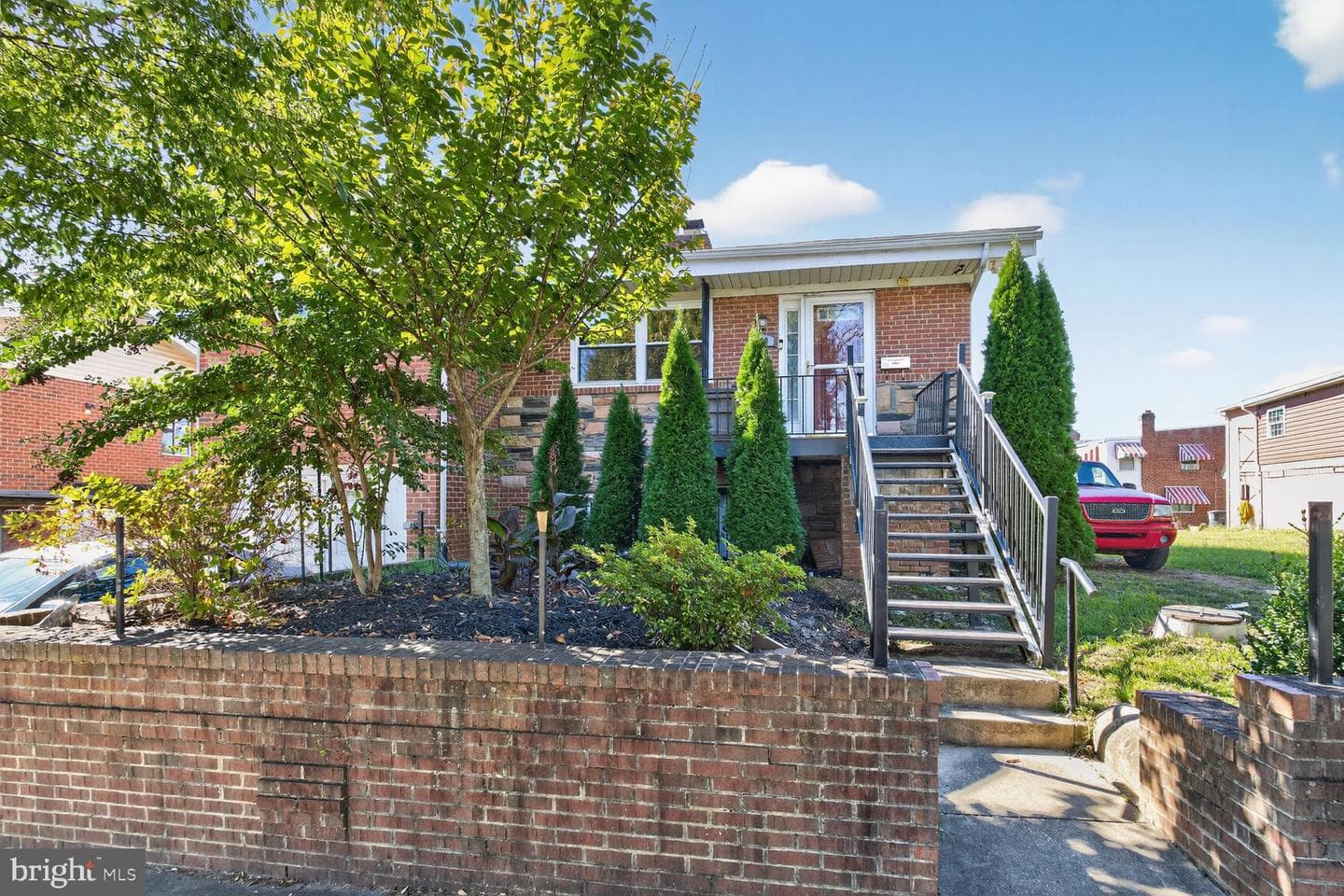 260 45th Street NE