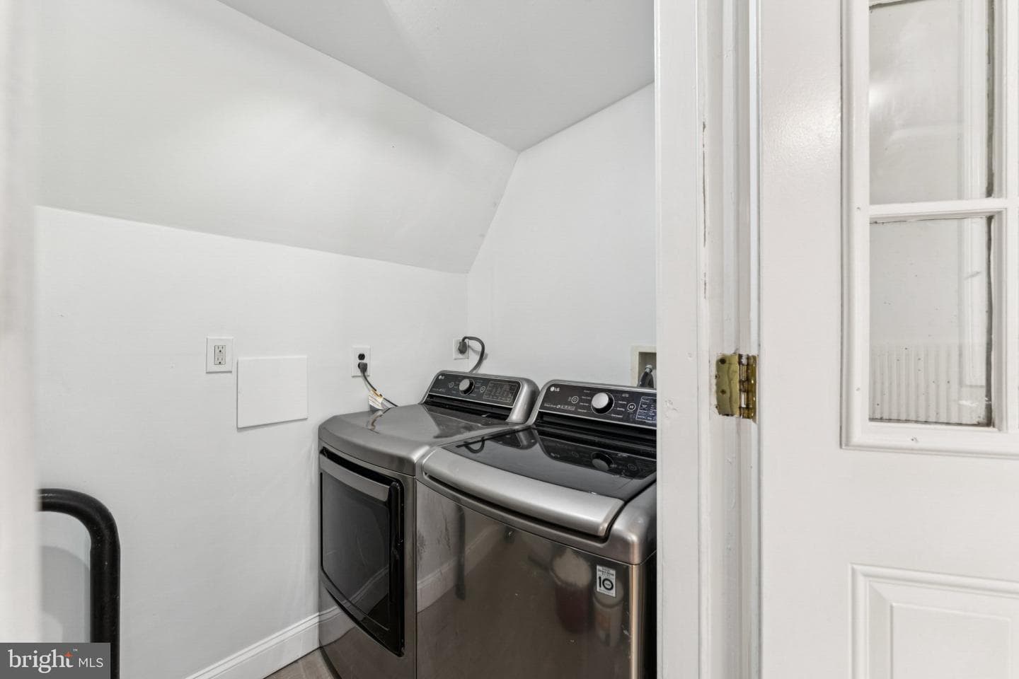 621 Kenyon Street NW photo 12