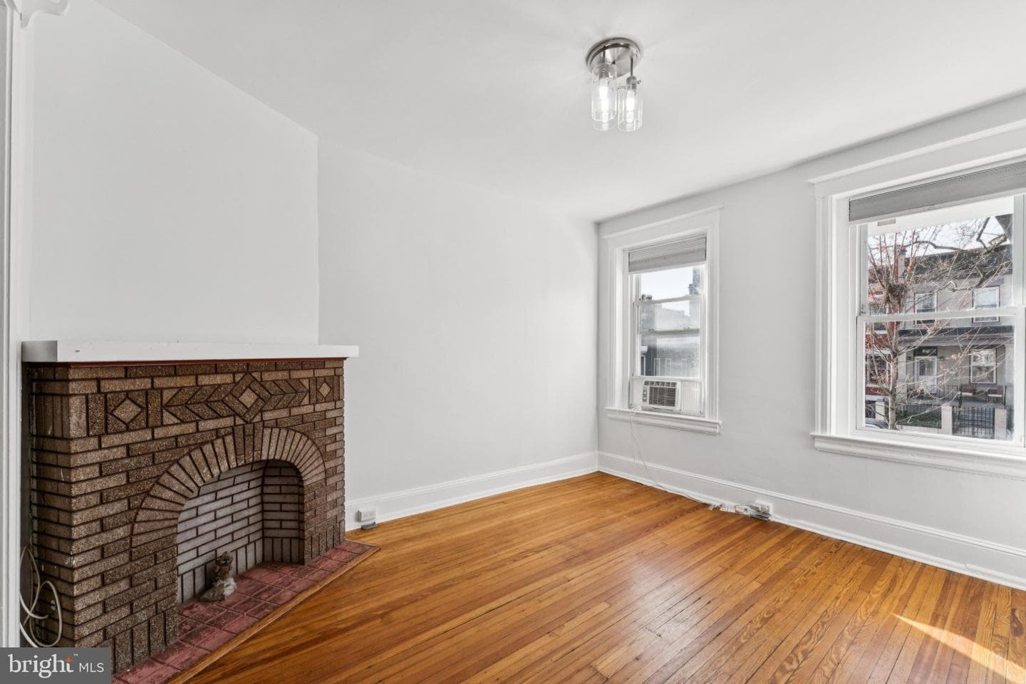 621 Kenyon Street NW photo 5
