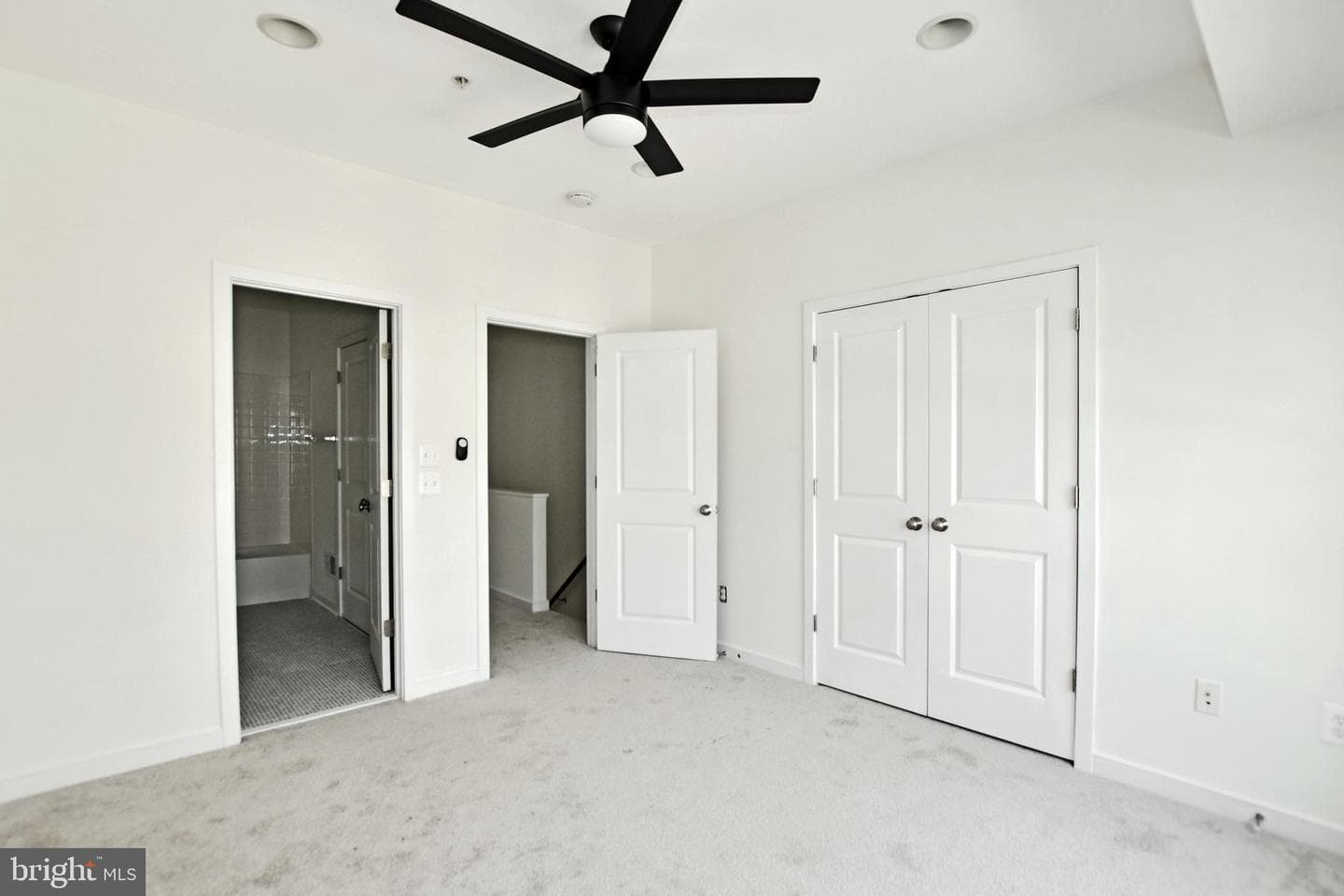 538 Regent Place NE photo 18