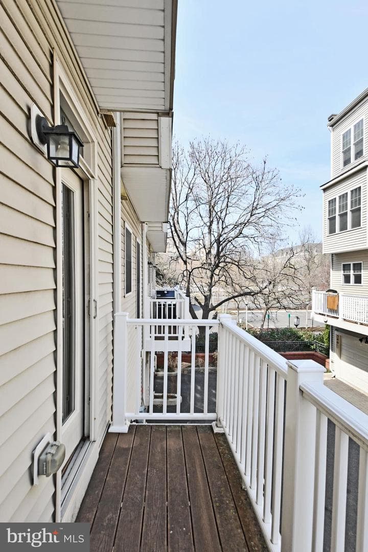 538 Regent Place NE photo 23