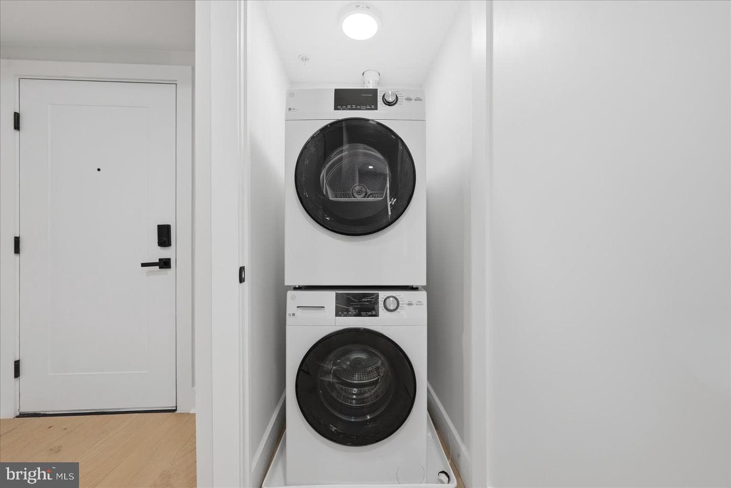 919 12th Street NE #404 photo 11