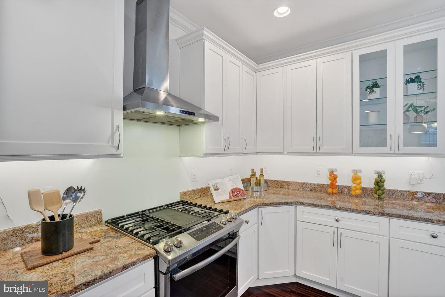 2247 Mount View Place SE photo 15