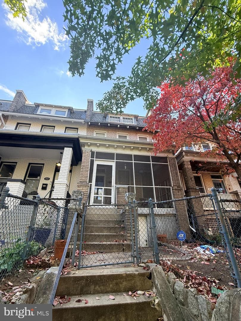 1015 E Street NE, Washington