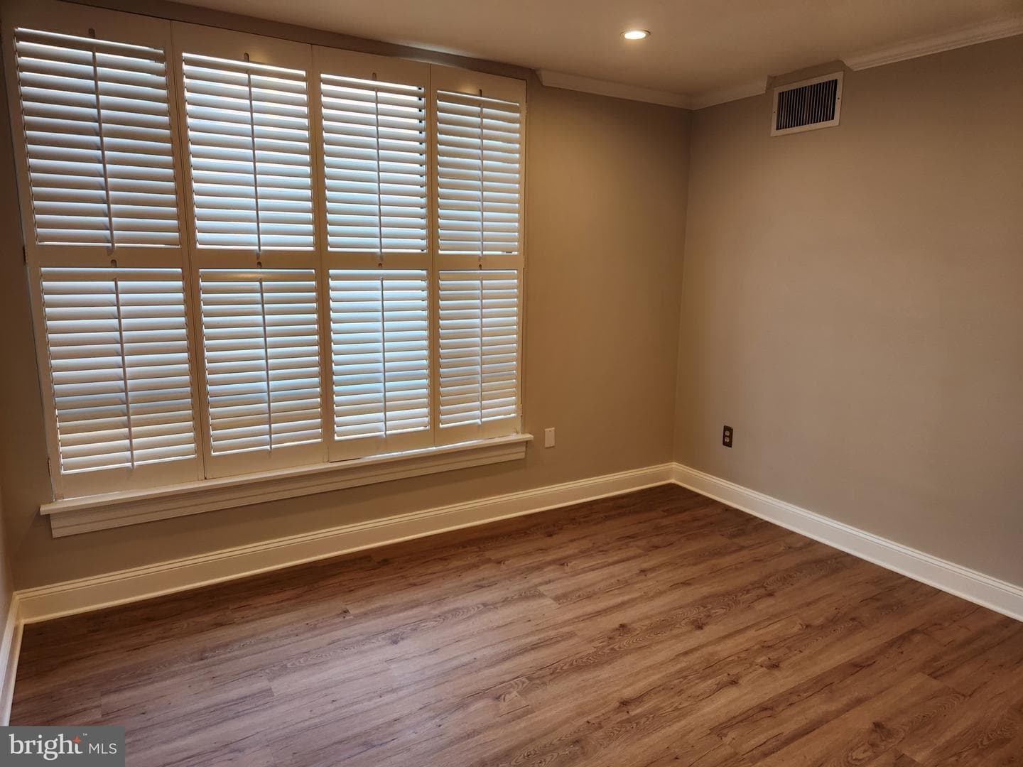 2610 Tunlaw Road NW #103 photo 24