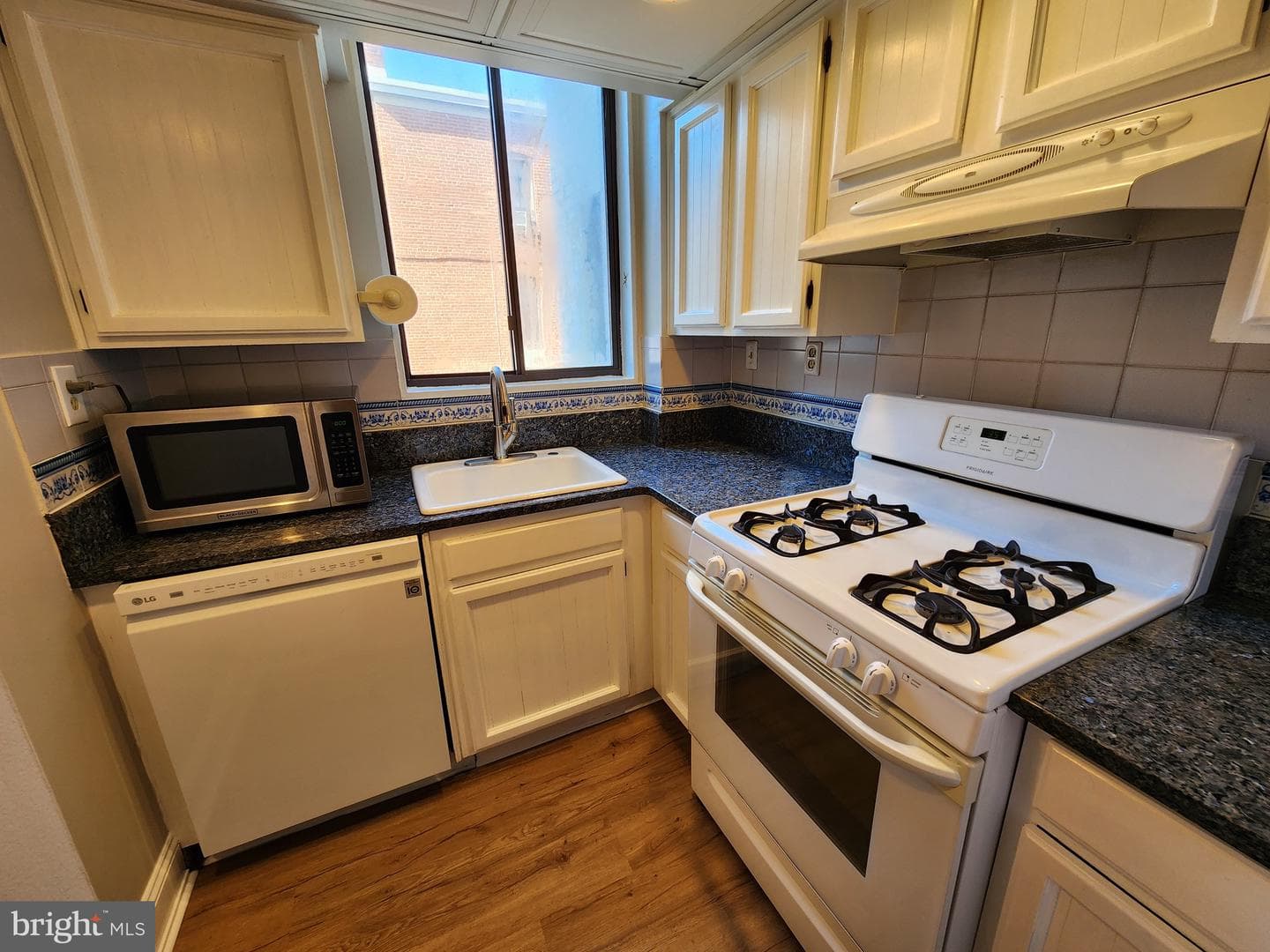 2610 Tunlaw Road NW #103 photo 8
