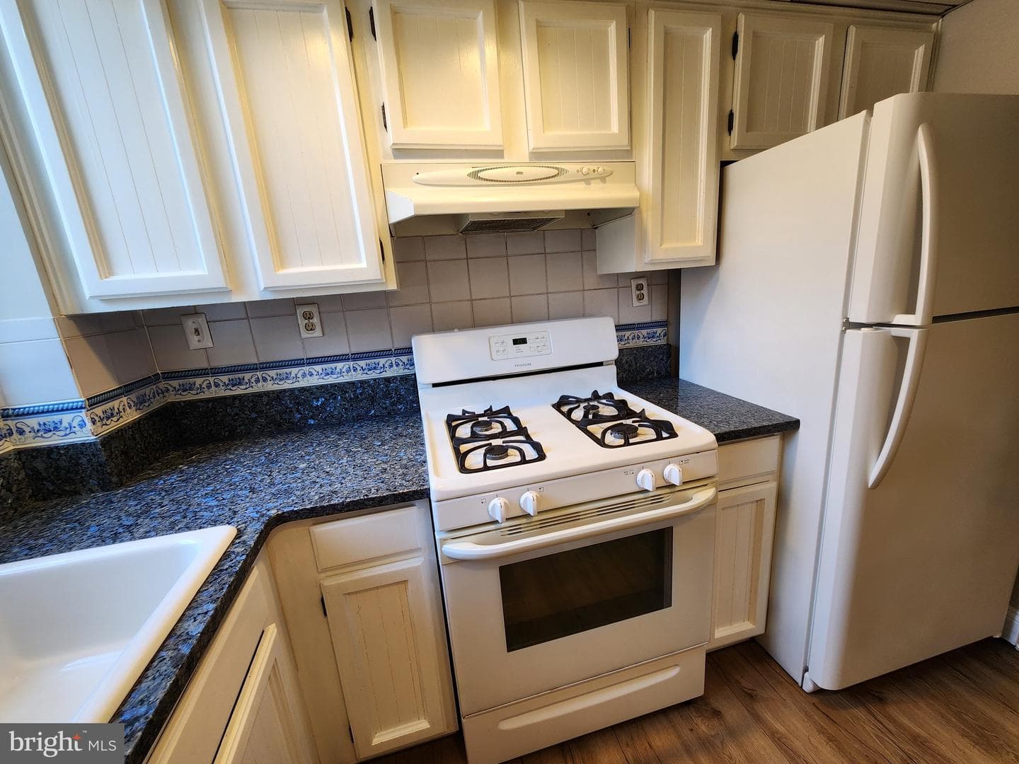 2610 Tunlaw Road NW #103 photo 9