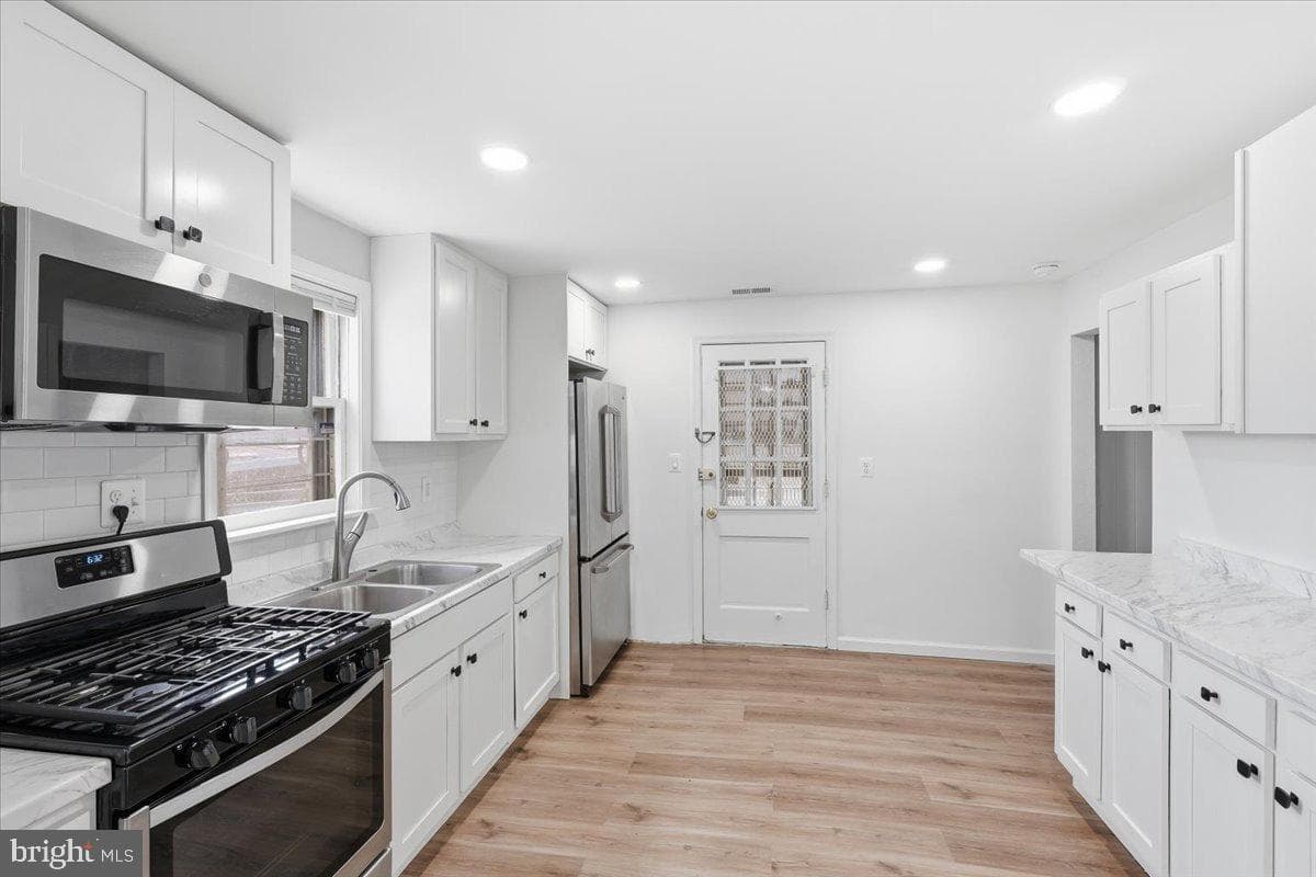 4339 Barker Street SE photo 9