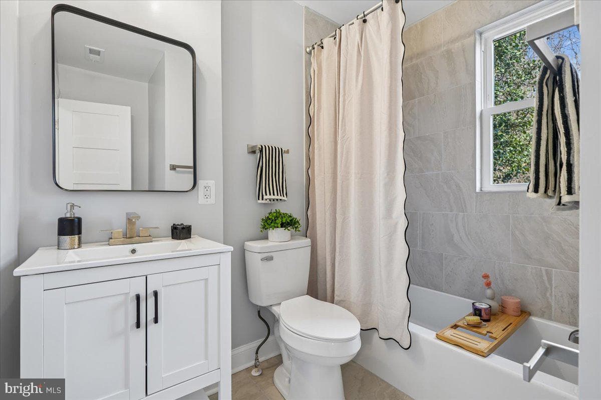 17 Longfellow Street NW photo 22
