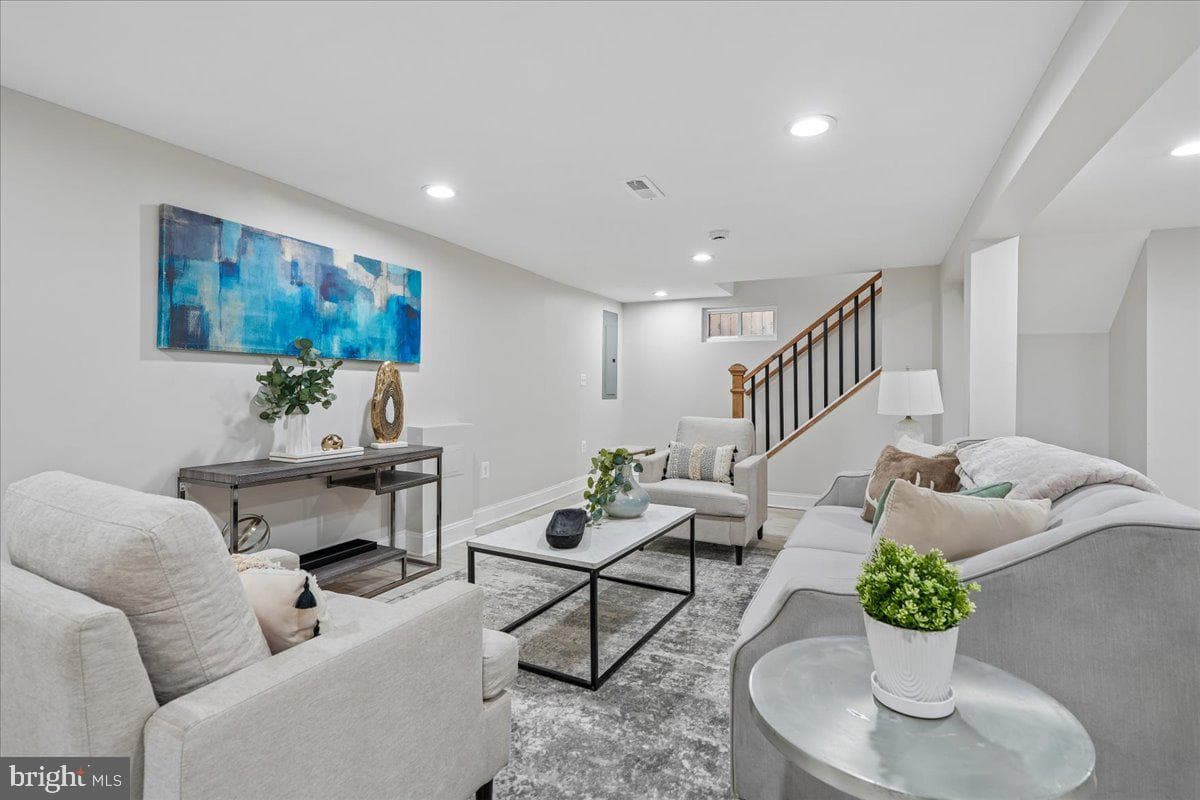 17 Longfellow Street NW photo 31