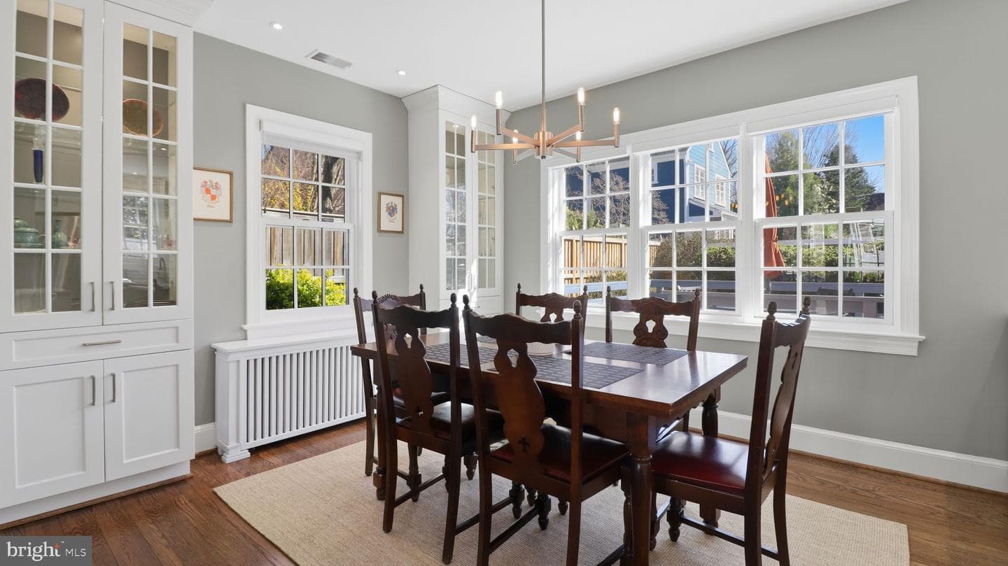 4606 Verplanck Place NW photo 11