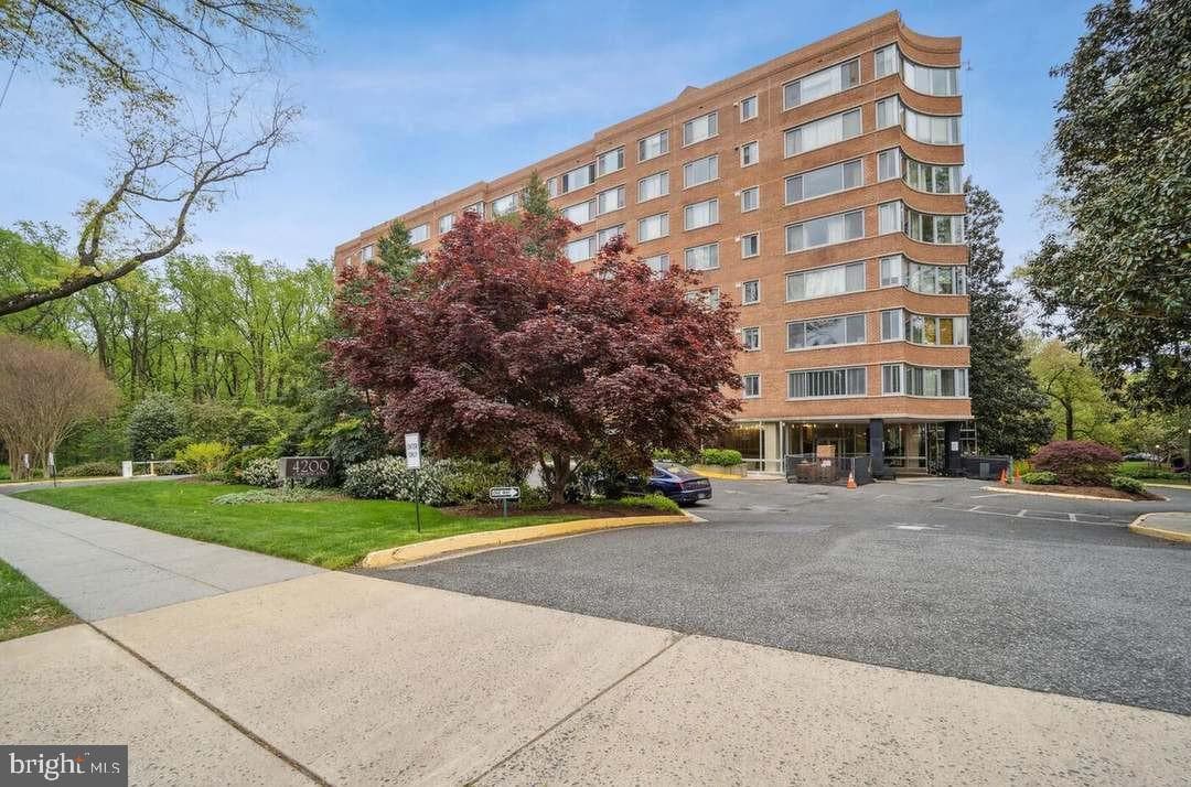 4200 Cathedral Avenue NW #918 photo 2