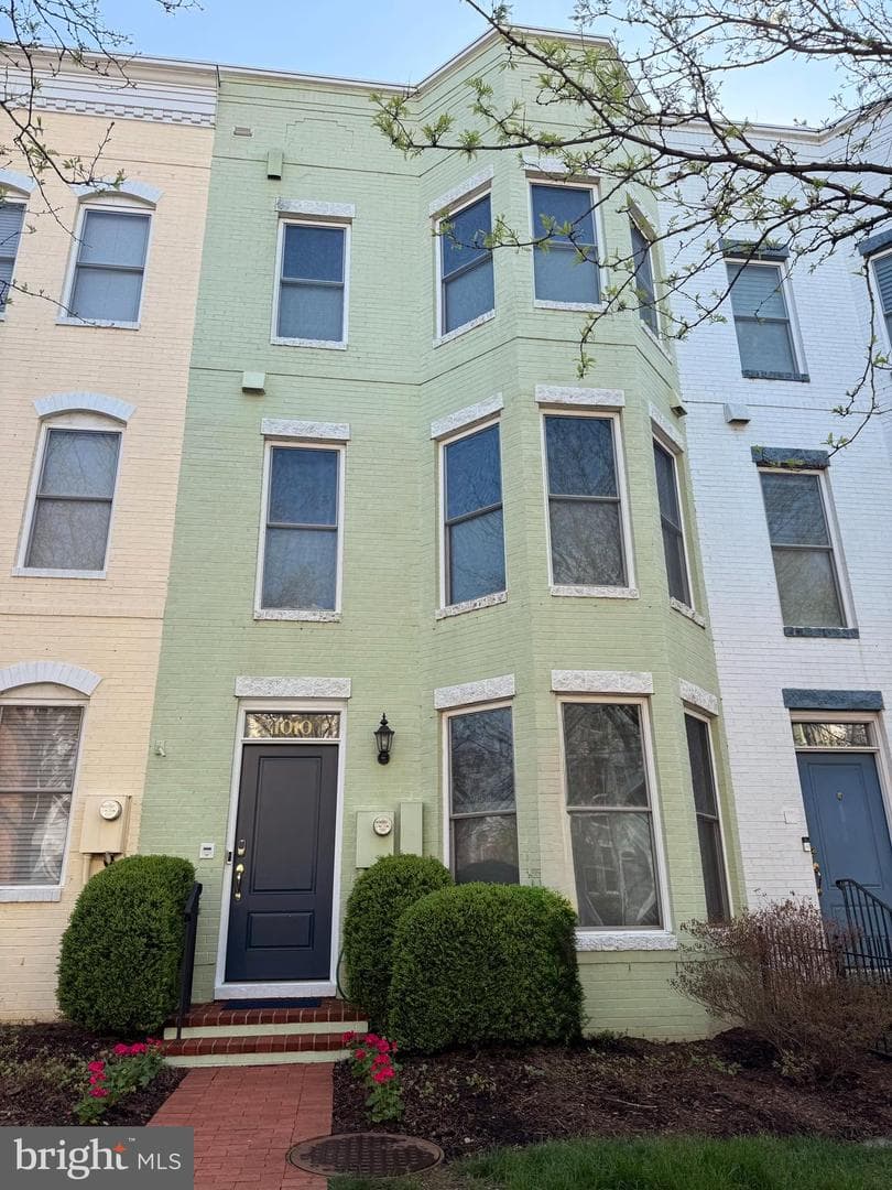 1010 4th Street SE