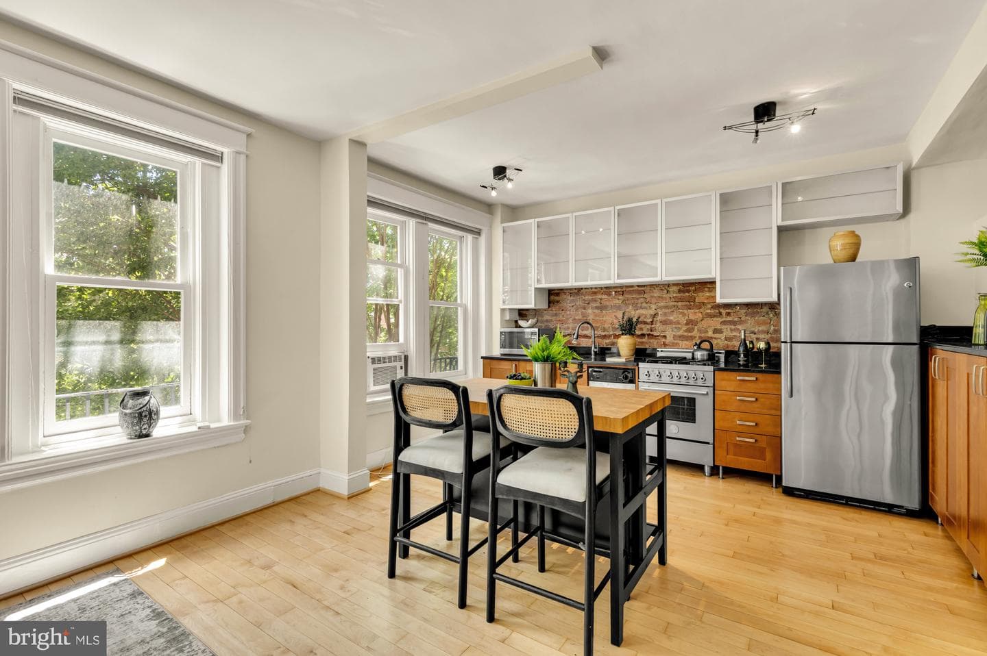 1869 Mintwood Place NW #24 photo 11