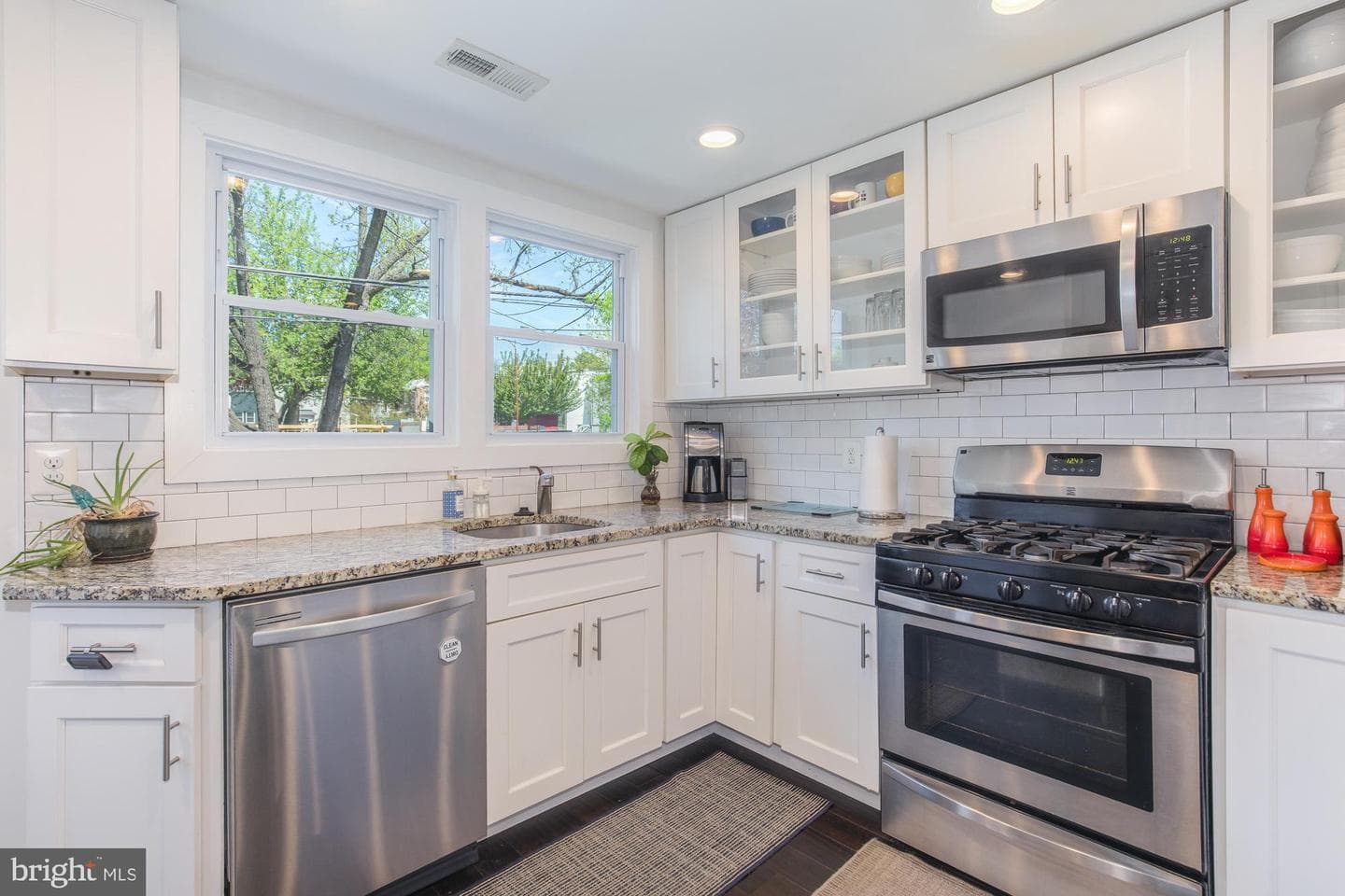 312 Bryant Street NE photo 12