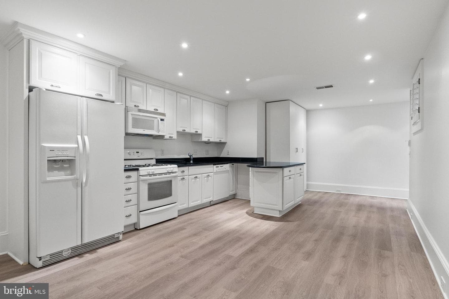 2107 Wyoming Avenue NW photo 23