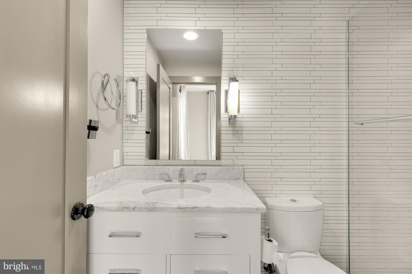 3220 Grace Street NW #5 photo 25
