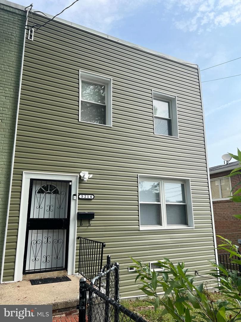 5214 Blaine Street NE, Washington