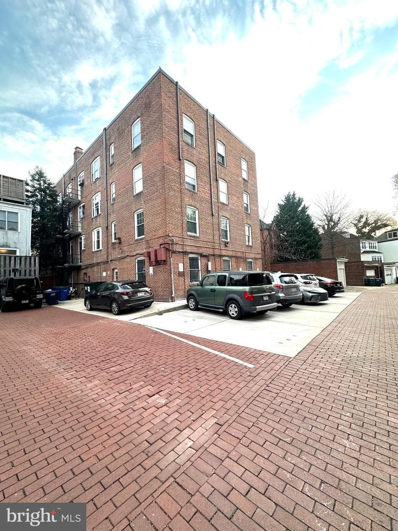 2009 Belmont Road NW #303 photo 19