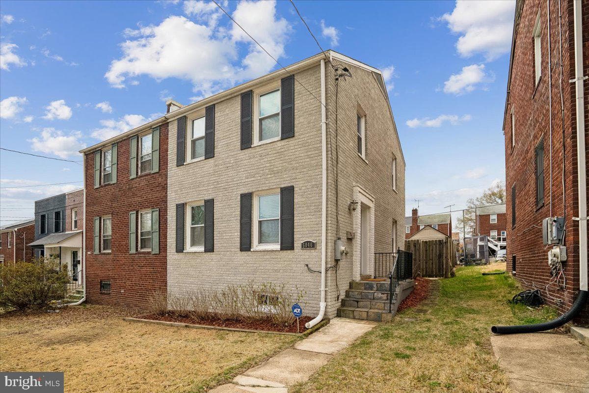 5046 12th Street NE photo 1