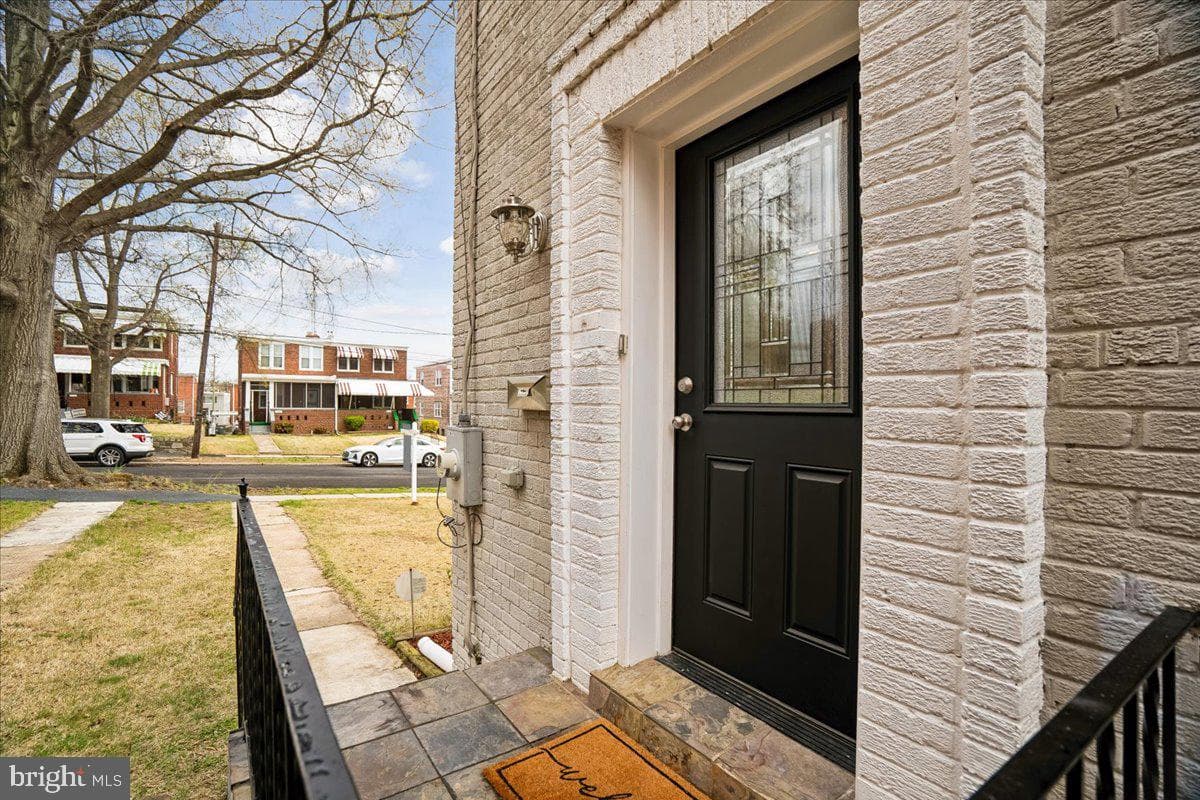 5046 12th Street NE photo 2