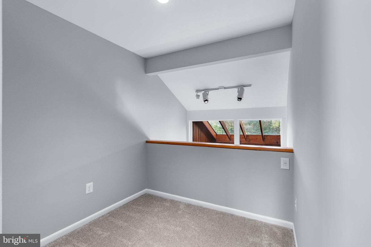 5211 Macarthur Terrace NW photo 26