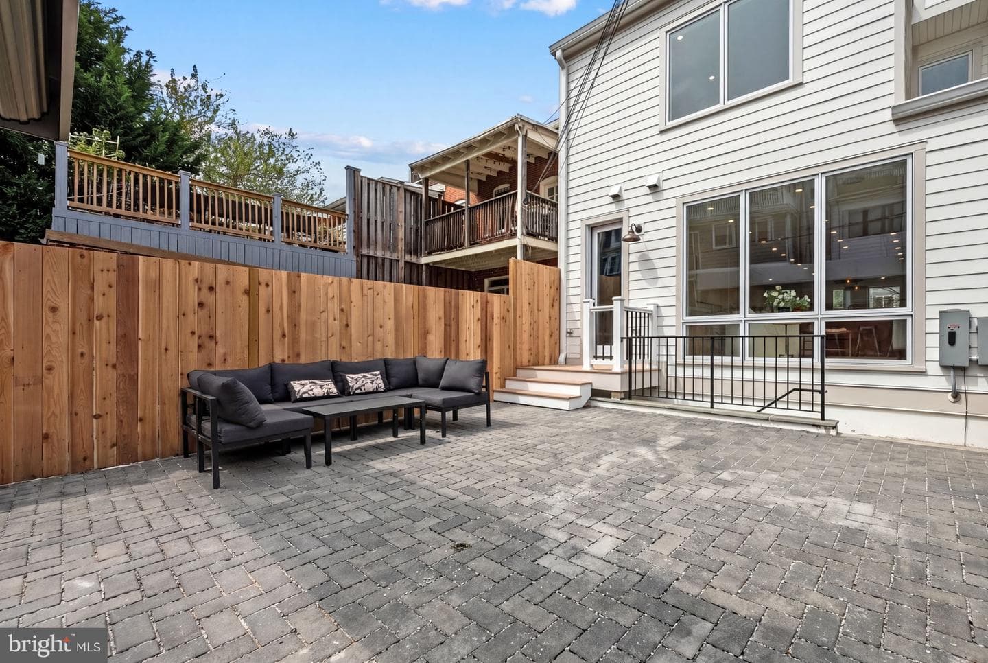 647 E Street NE photo 12