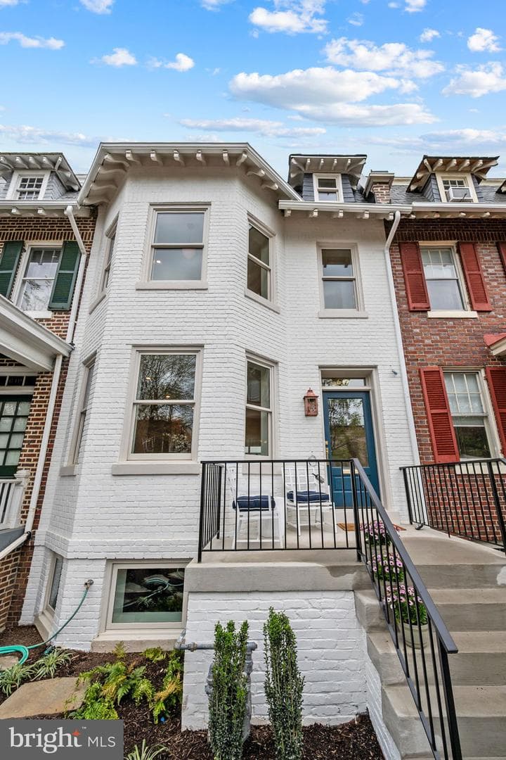 647 E Street NE, Washington