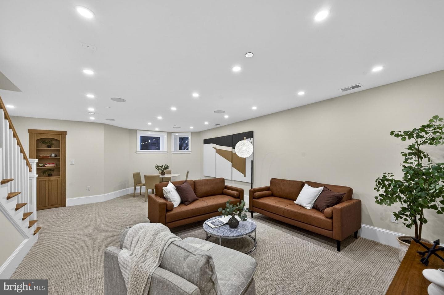 647 E Street NE photo 37