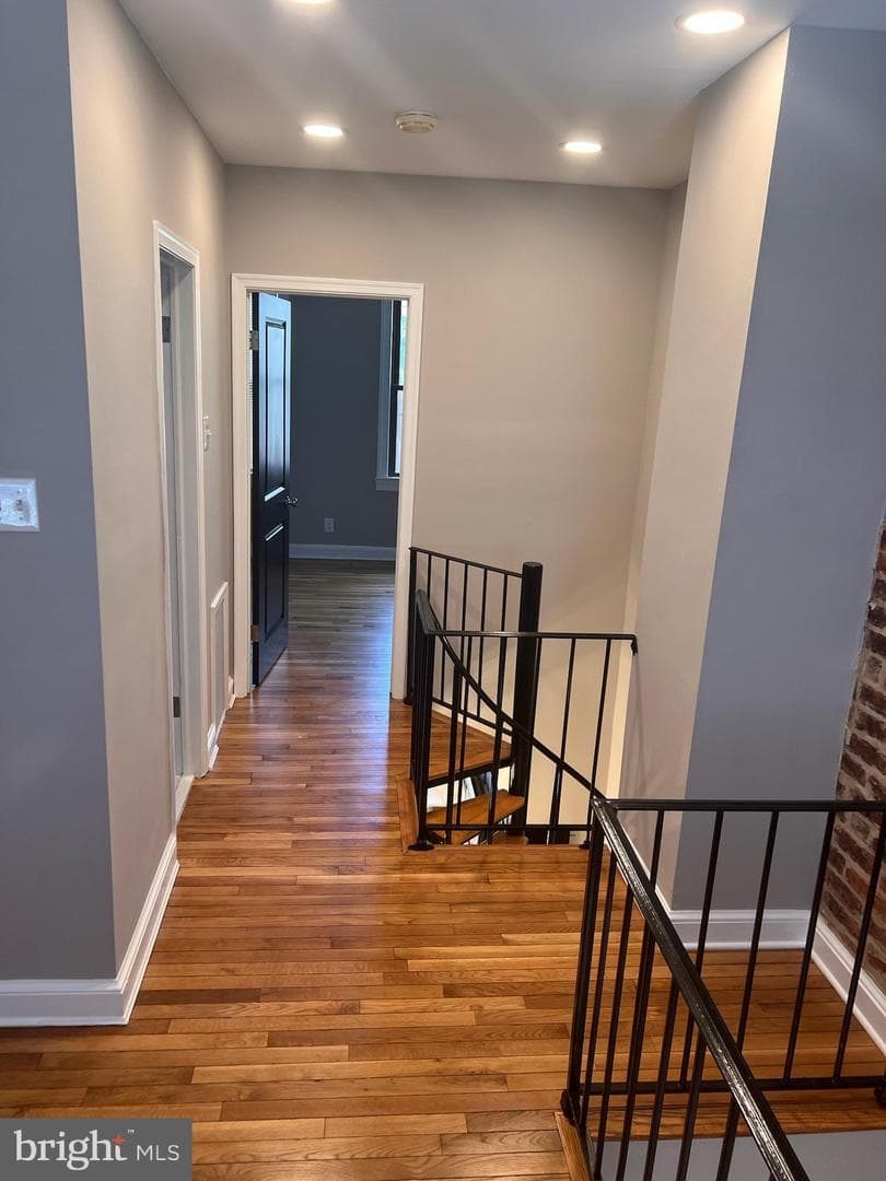 546 Hobart Place NW photo 14
