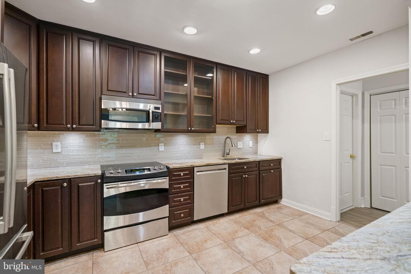 3231 Sutton Place NW #d photo 14