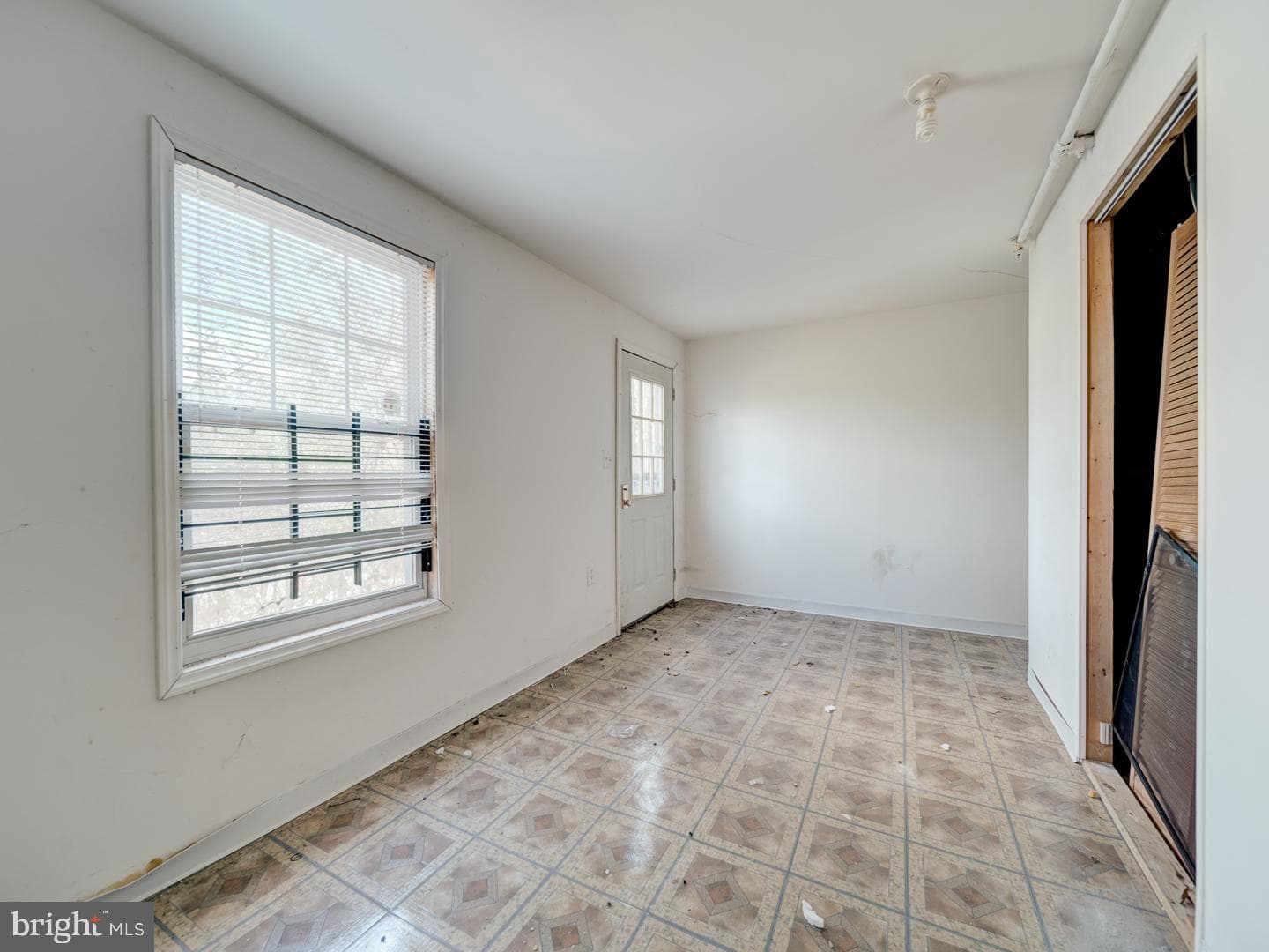 906 Blakney Lane SE photo 38