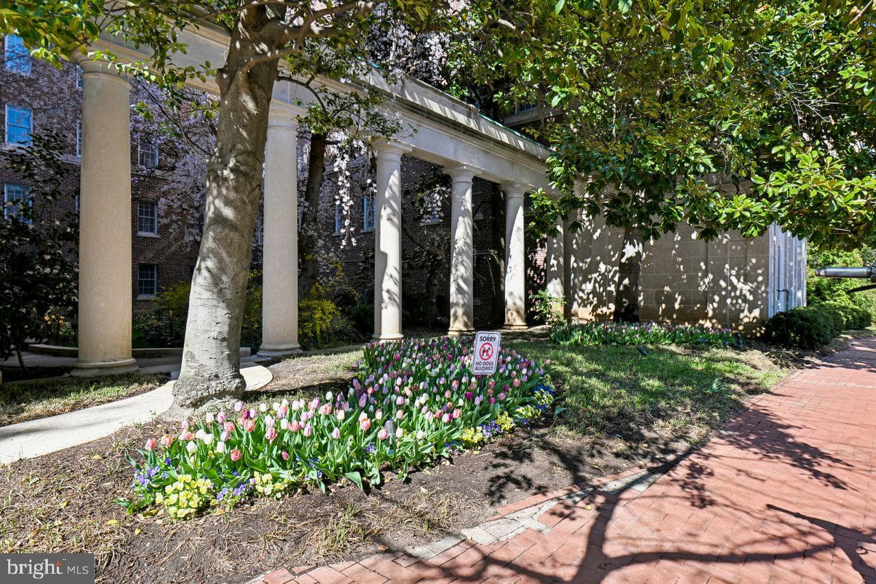 1661 Crescent Place NW #502 photo 44