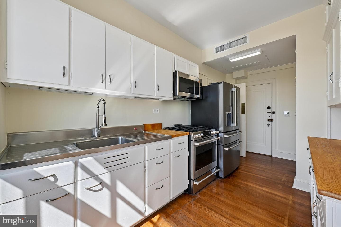 1661 Crescent Place NW #502 photo 7